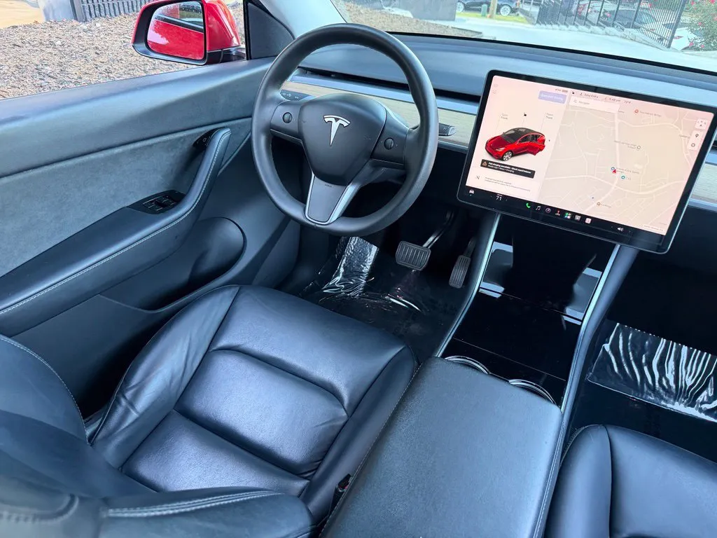 Tesla Model Y photo 41