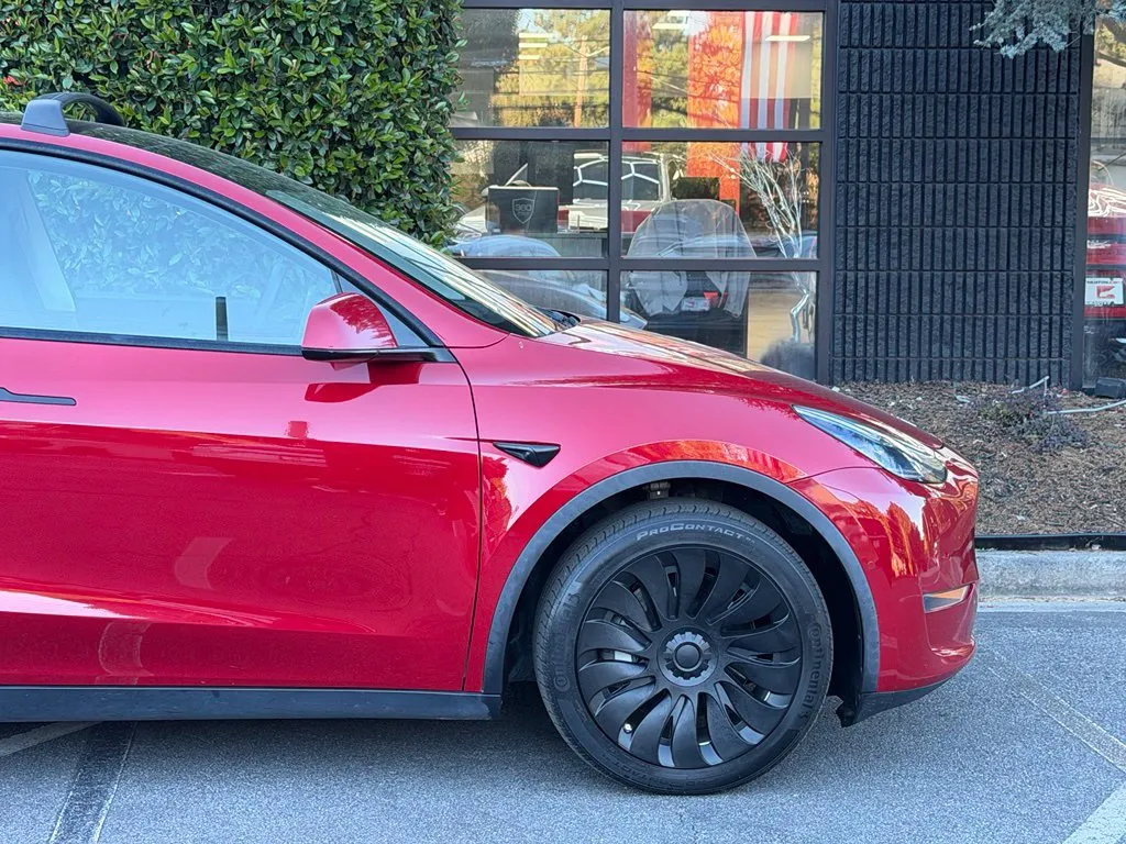 Tesla Model Y photo 23