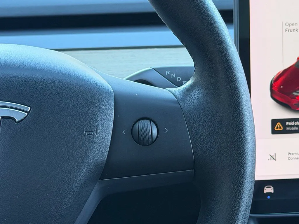 Tesla Model Y photo 45