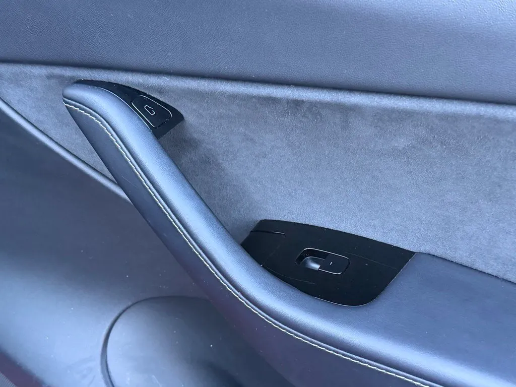 Tesla Model Y photo 37