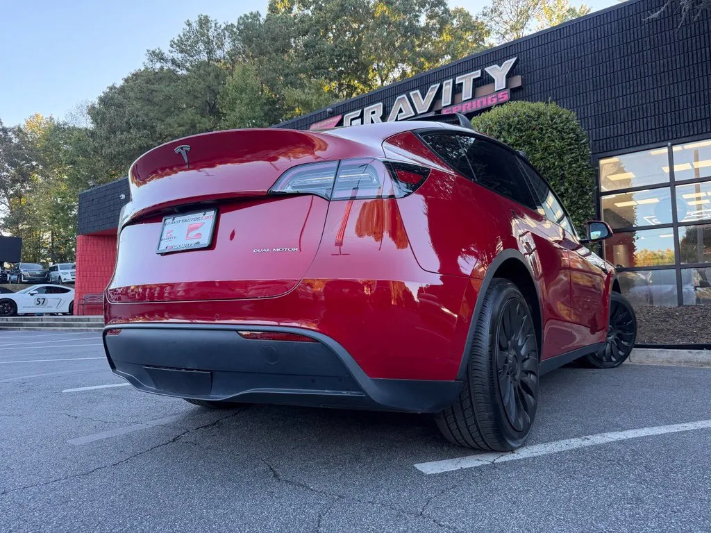 Tesla Model Y photo 13