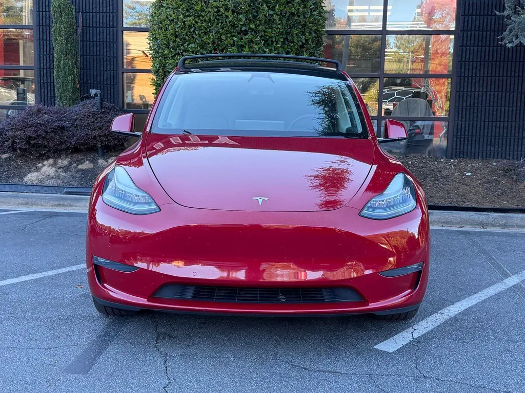 Tesla Model Y photo 4