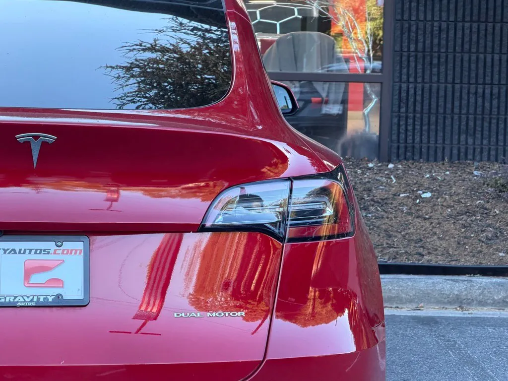 Tesla Model Y photo 16
