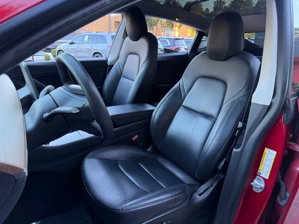 Tesla Model Y photo 26