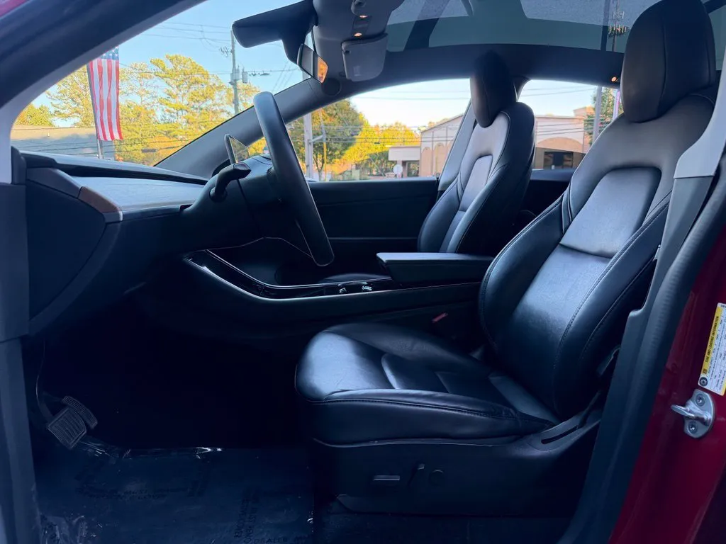 Tesla Model Y photo 25