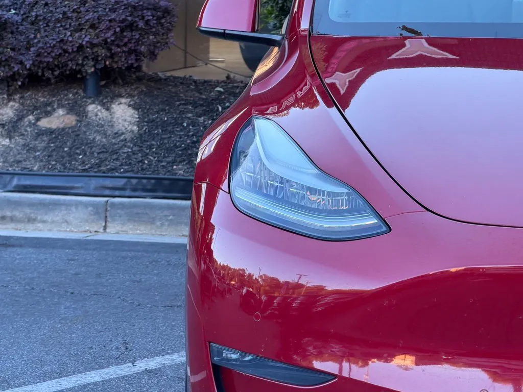 Tesla Model Y photo 5