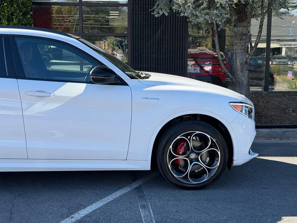Alfa Romeo Stelvio photo 26