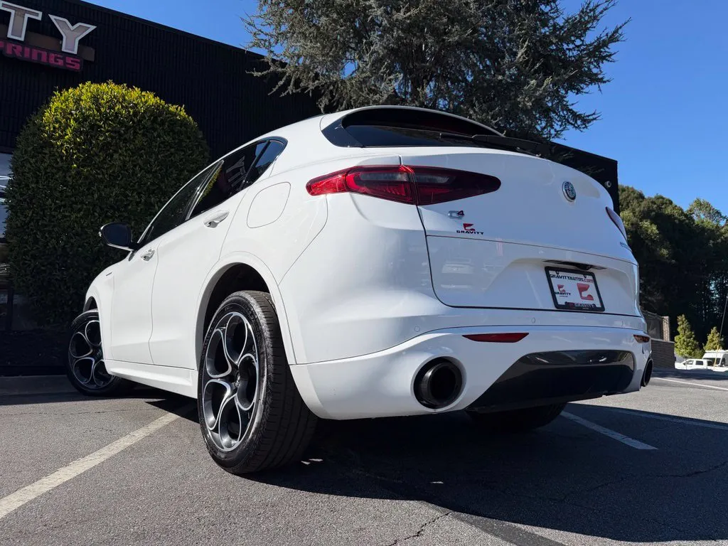 Alfa Romeo Stelvio photo 23