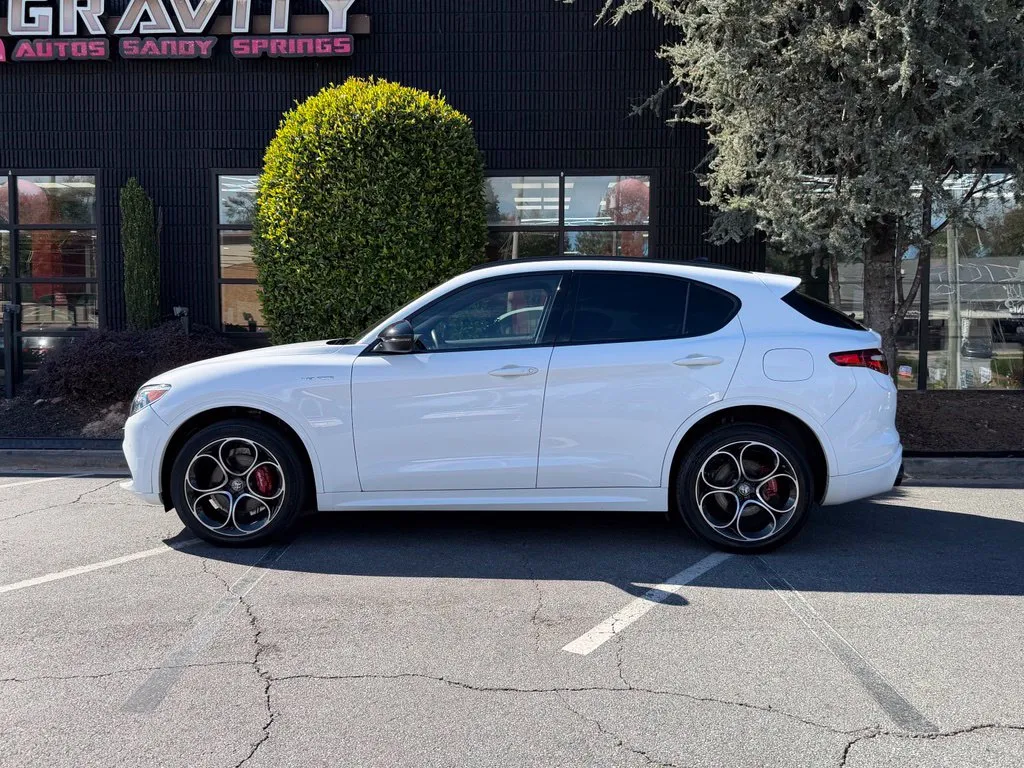 Alfa Romeo Stelvio photo 9