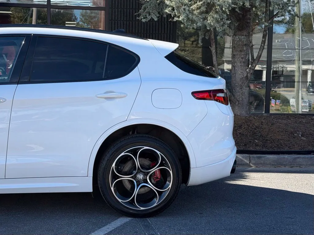 Alfa Romeo Stelvio photo 11