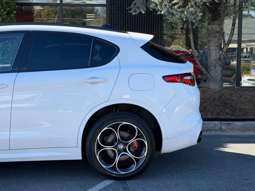 Alfa Romeo Stelvio photo 14