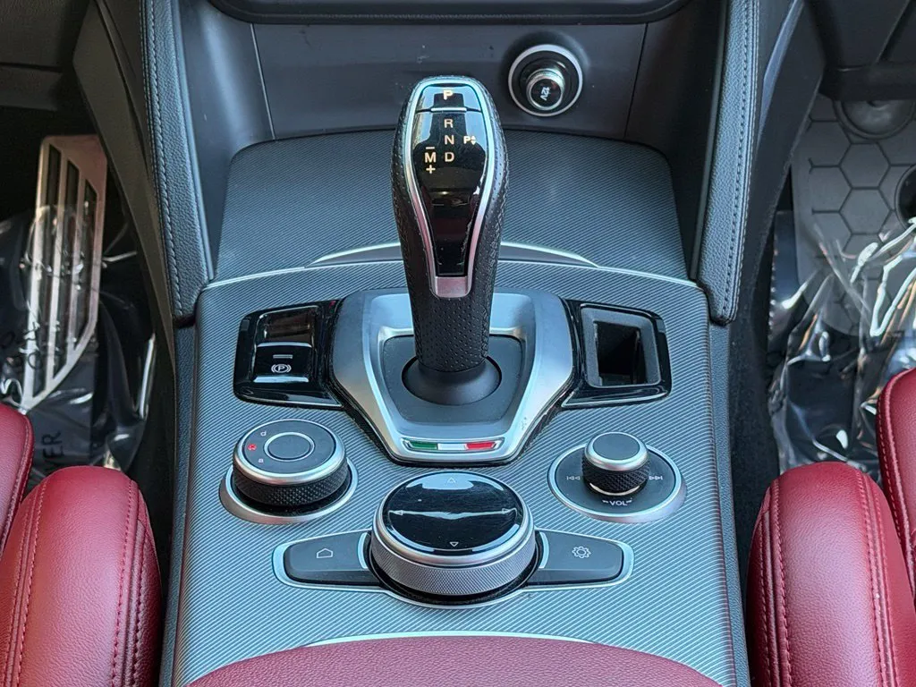 Alfa Romeo Stelvio photo 52
