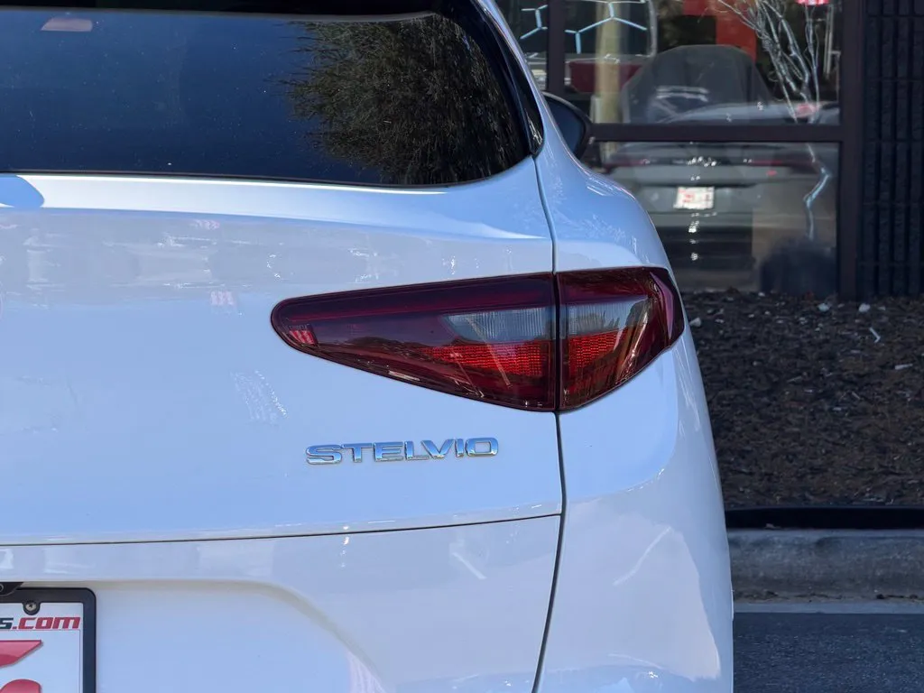 Alfa Romeo Stelvio photo 19