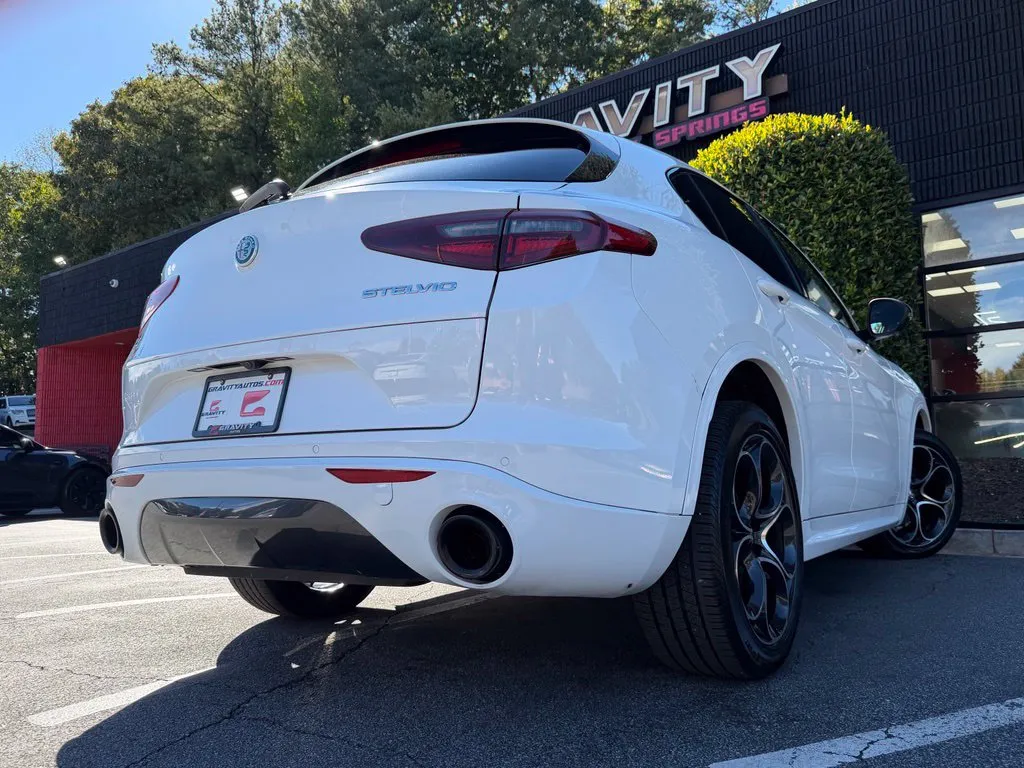 Alfa Romeo Stelvio photo 16