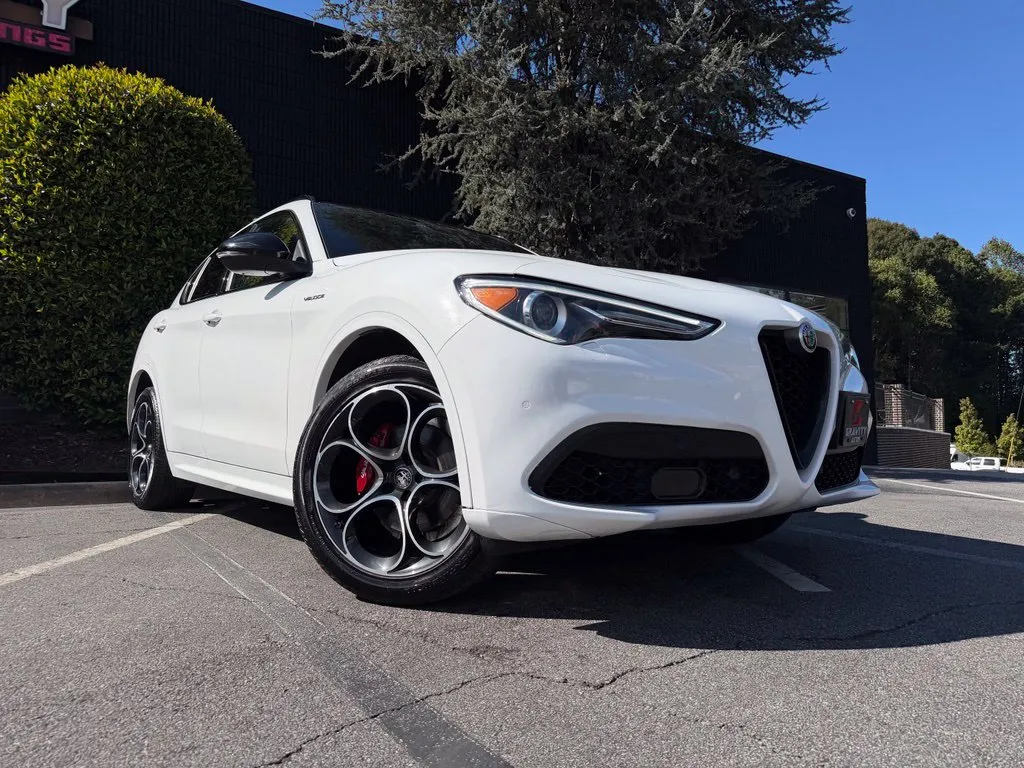 Alfa Romeo Stelvio photo 8
