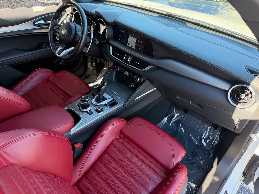 Alfa Romeo Stelvio photo 36