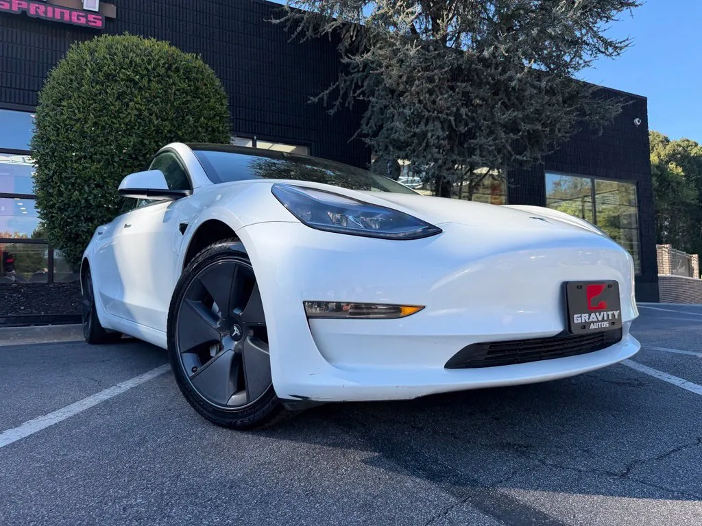 Tesla Model 3 photo 8