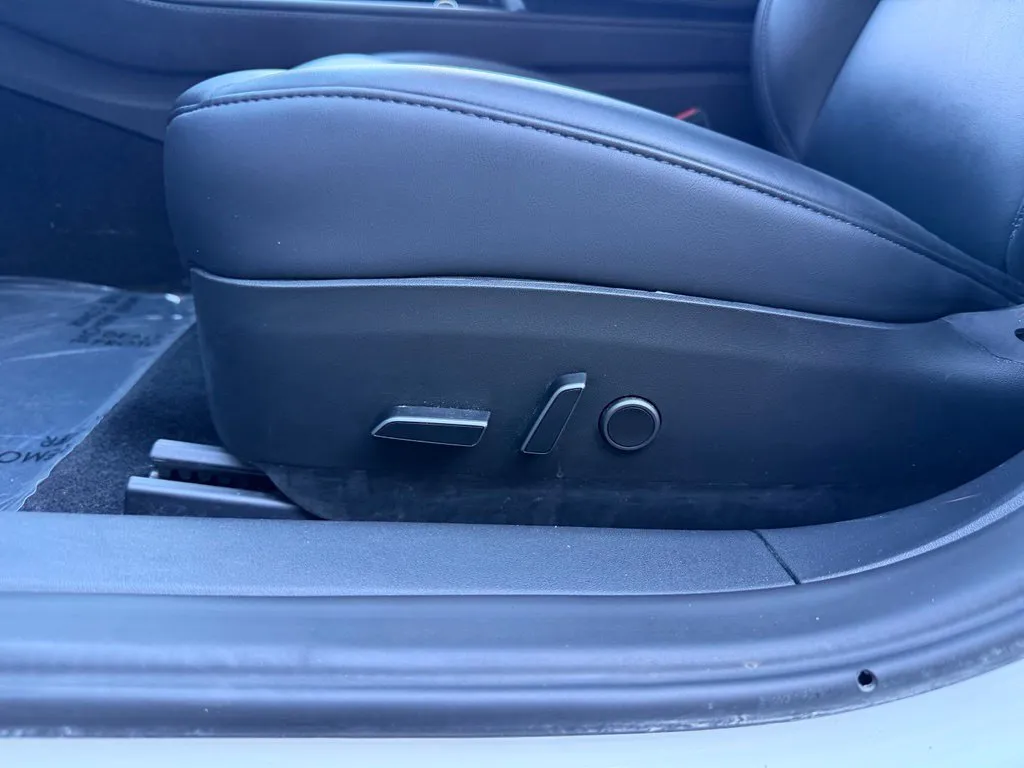 Tesla Model 3 photo 27