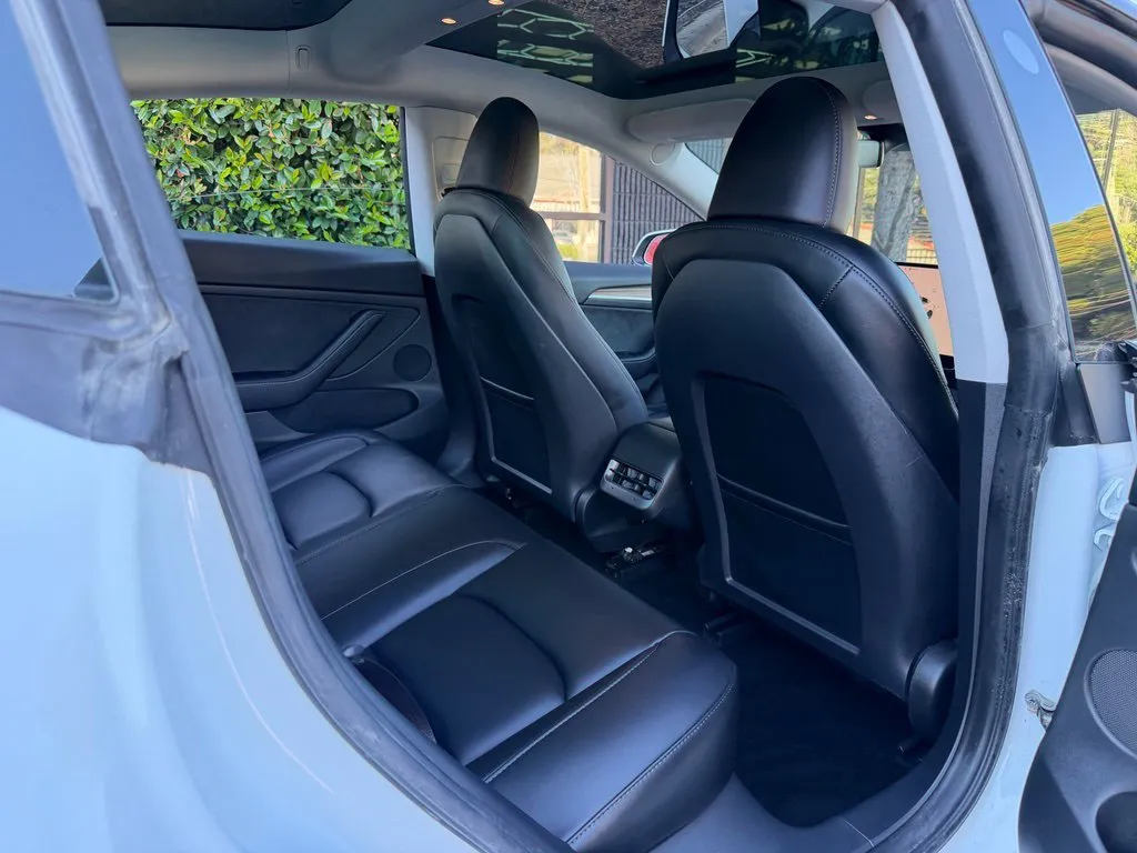 Tesla Model 3 photo 38