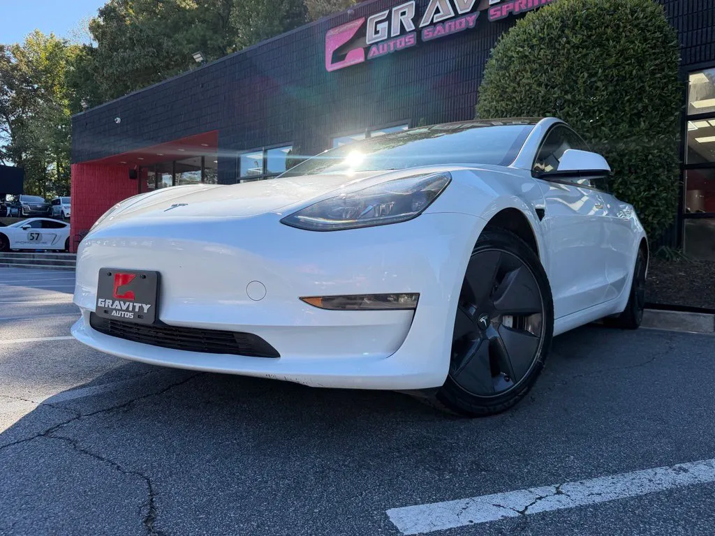 Tesla Model 3 photo 2