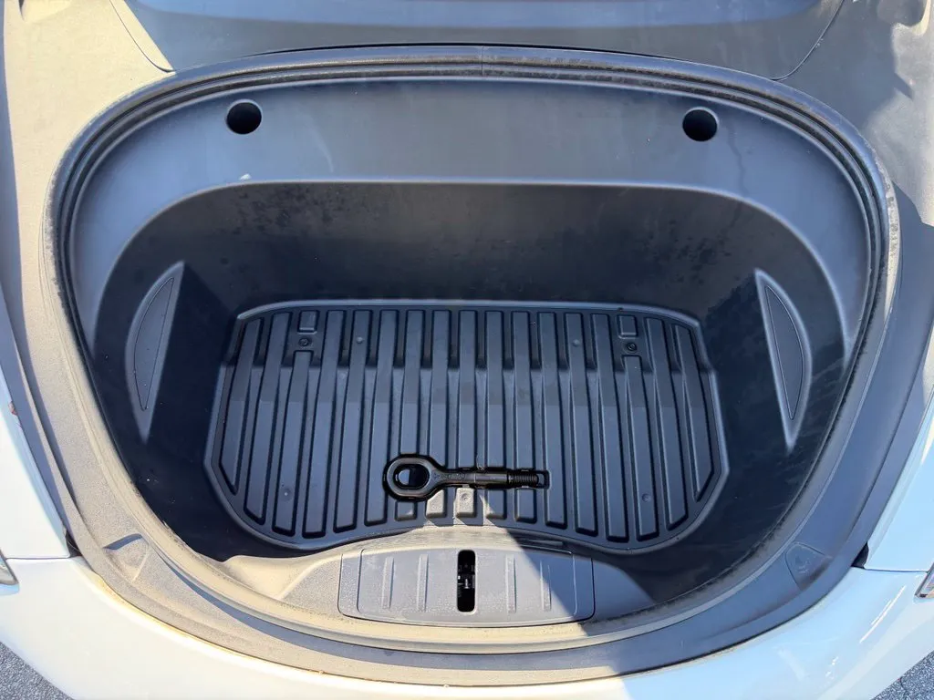 Tesla Model 3 photo 6