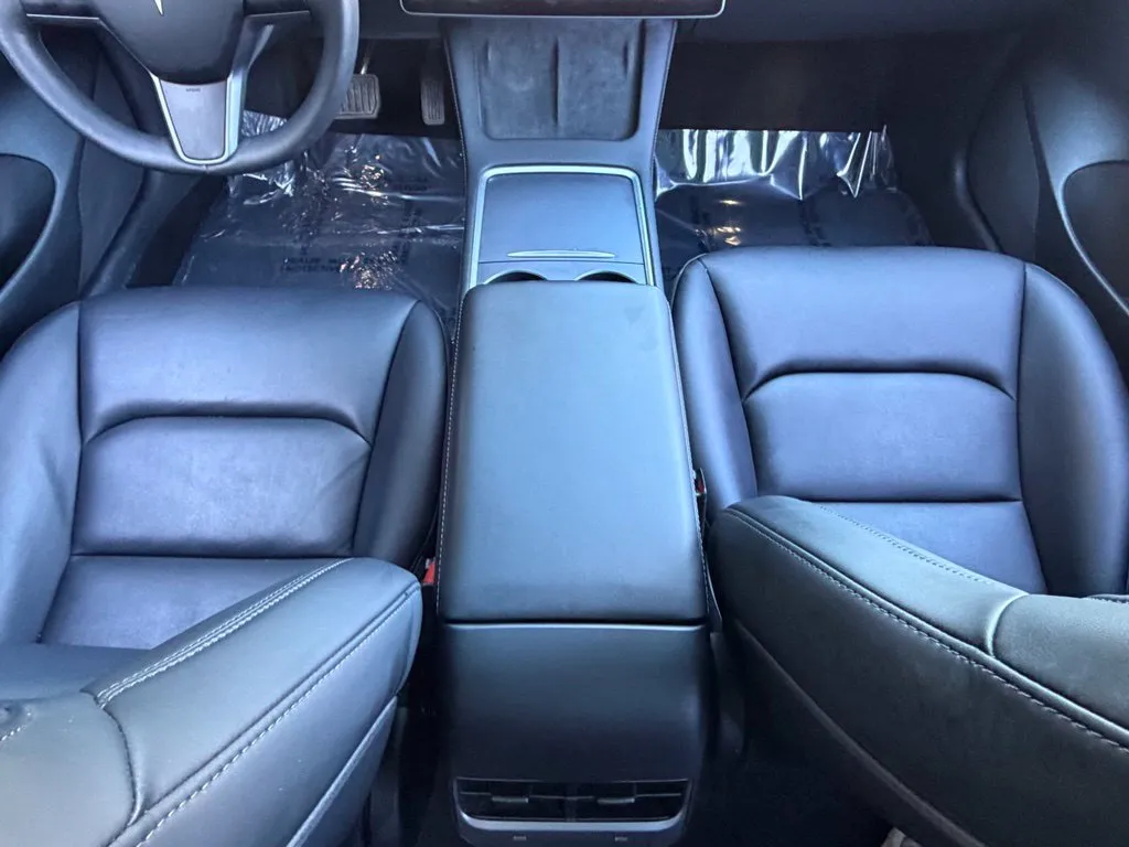 Tesla Model 3 photo 47