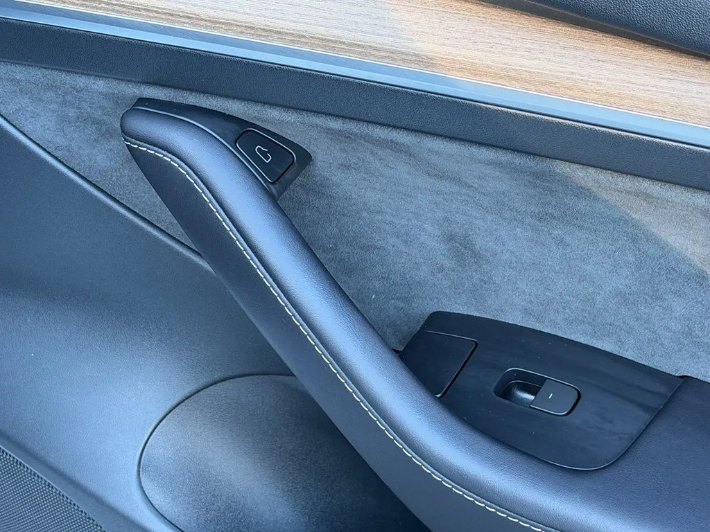 Tesla Model 3 photo 37