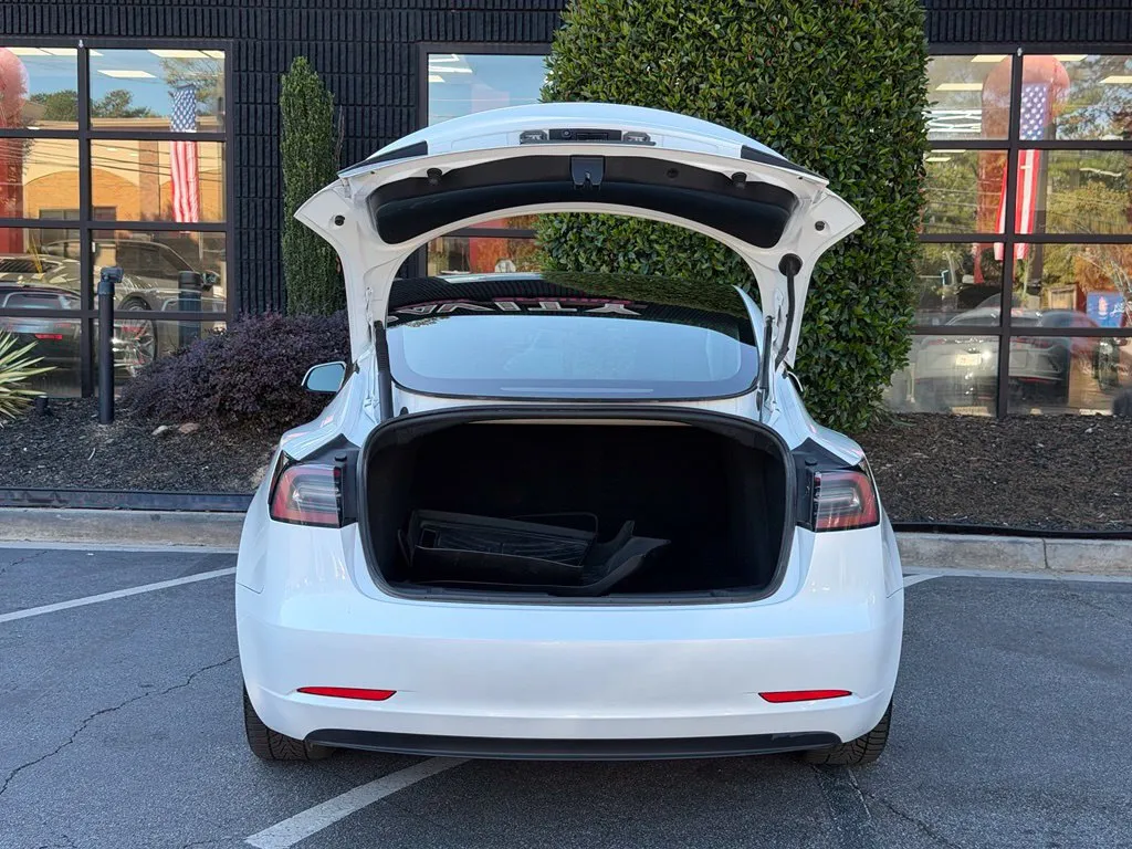 Tesla Model 3 photo 17