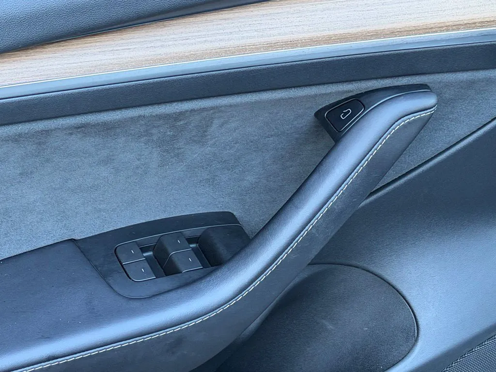 Tesla Model 3 photo 29