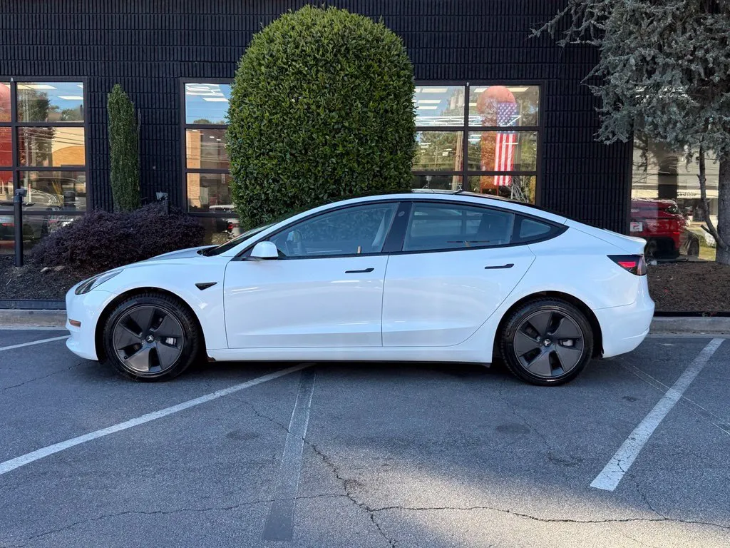 Tesla Model 3 photo 9