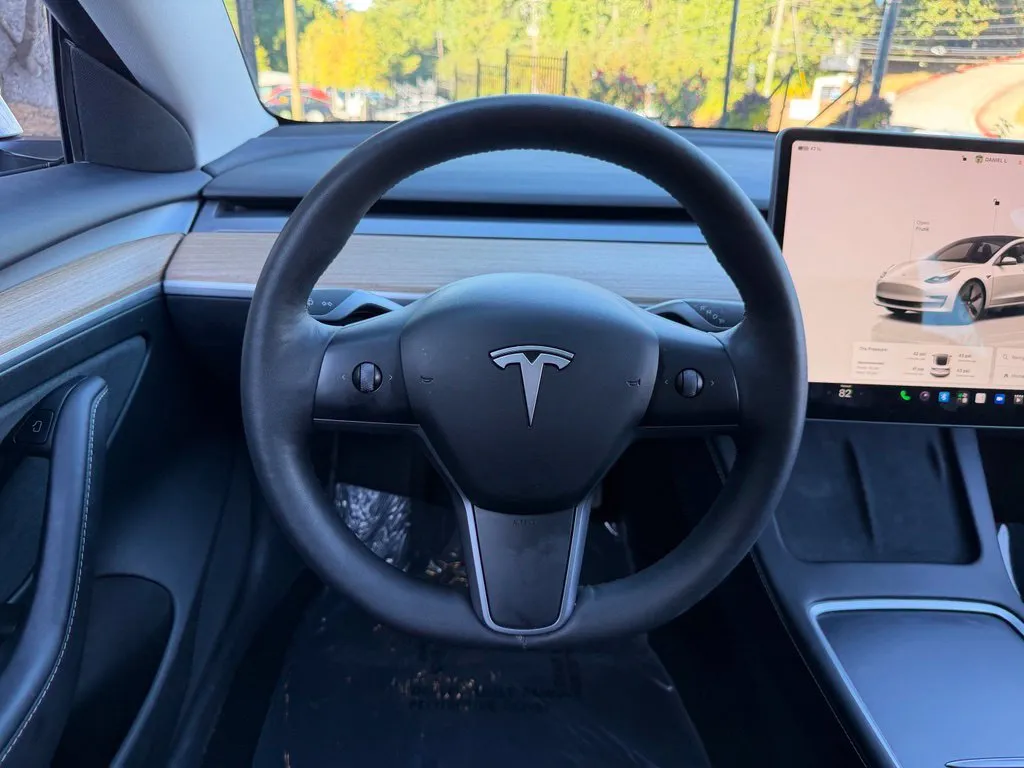 Tesla Model 3 photo 43