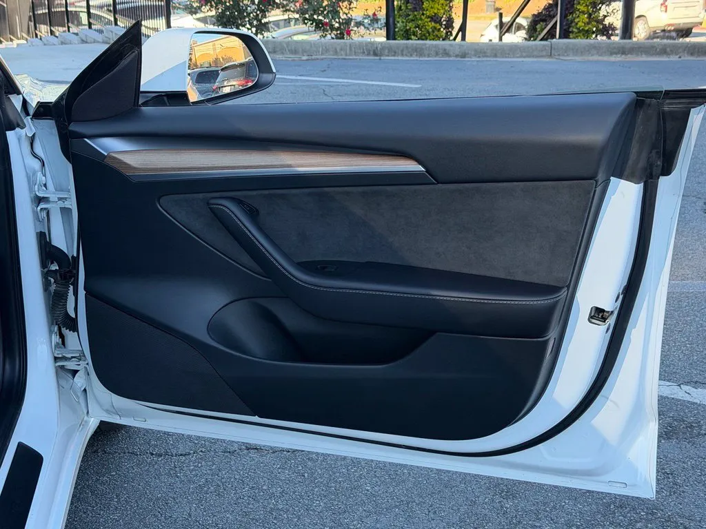 Tesla Model 3 photo 36
