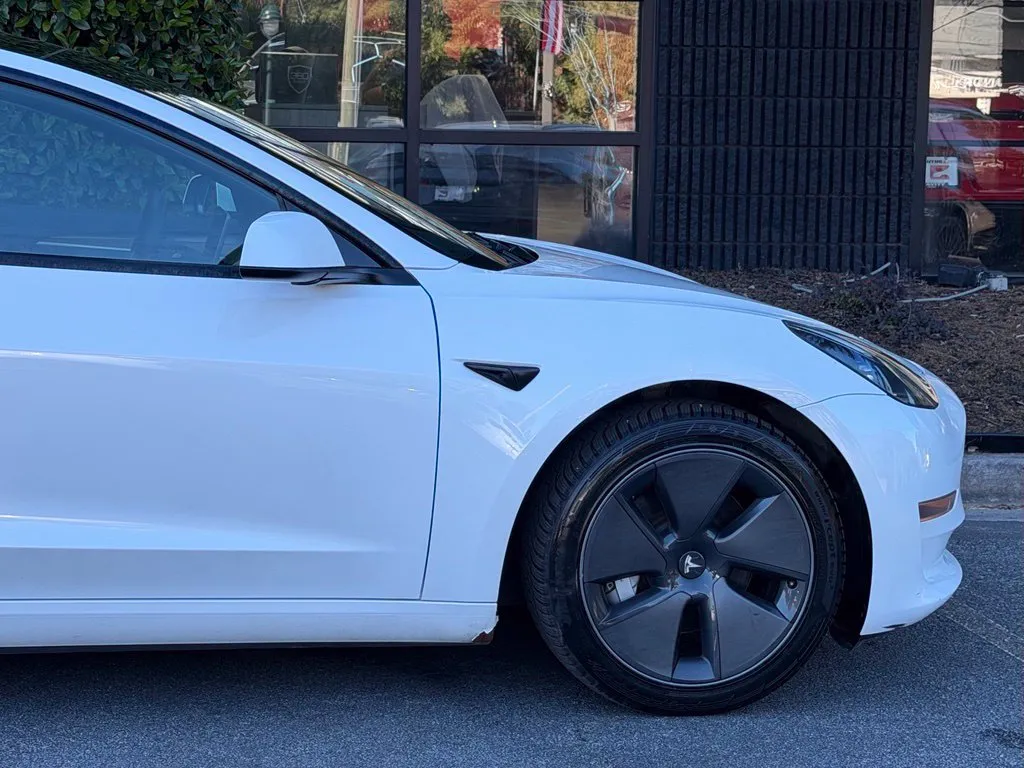 Tesla Model 3 photo 23