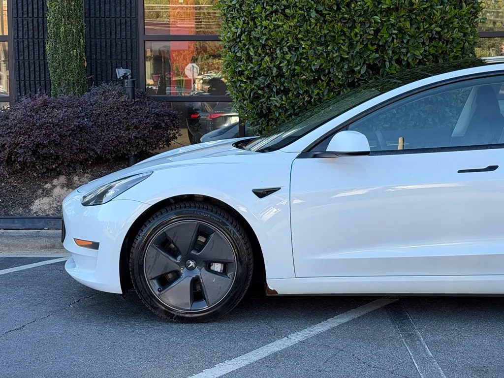 Tesla Model 3 photo 10