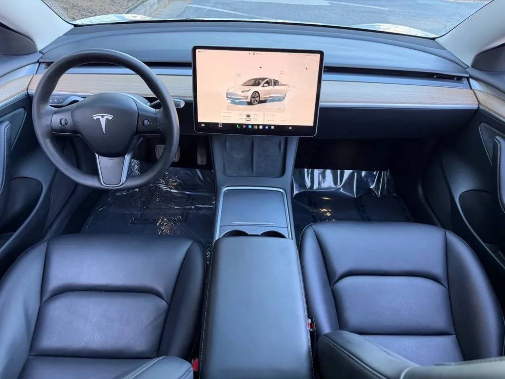 Tesla Model 3 photo 40