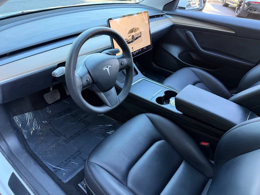 Tesla Model 3 photo 24
