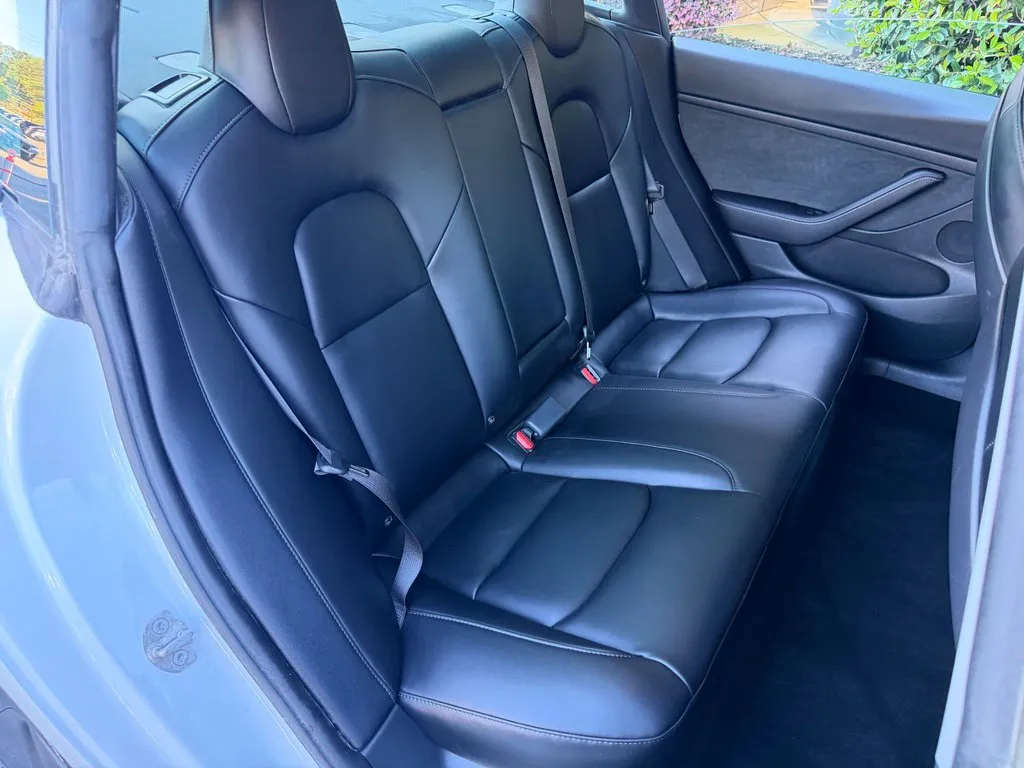 Tesla Model 3 photo 39