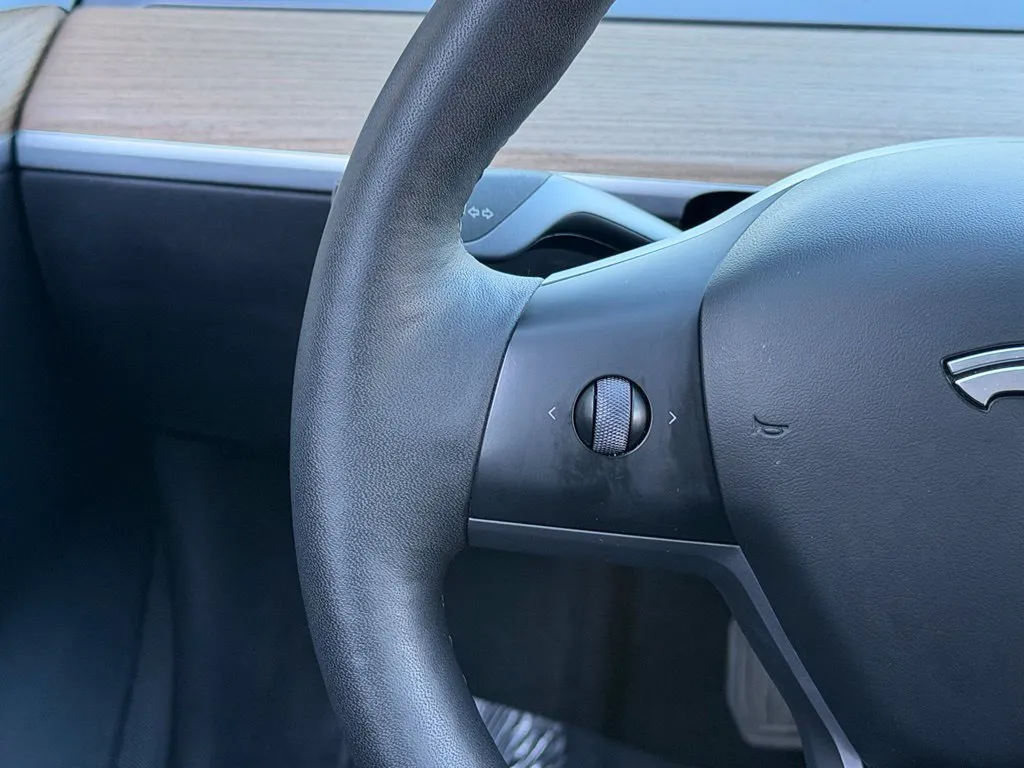 Tesla Model 3 photo 44