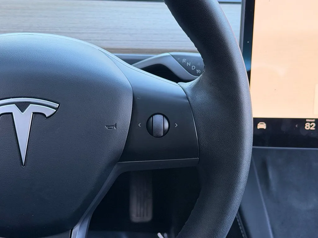 Tesla Model 3 photo 45
