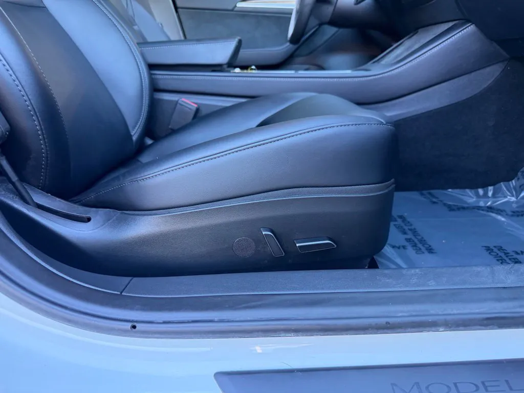 Tesla Model 3 photo 35