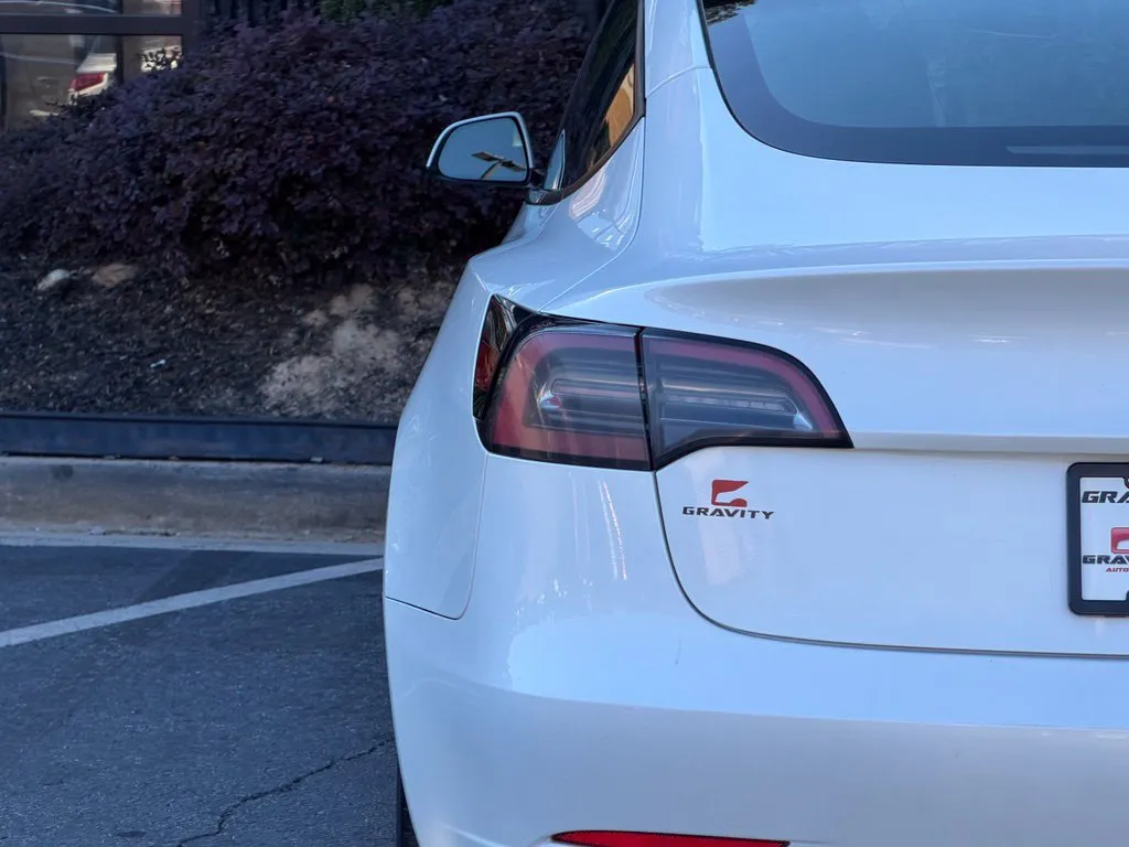 Tesla Model 3 photo 15
