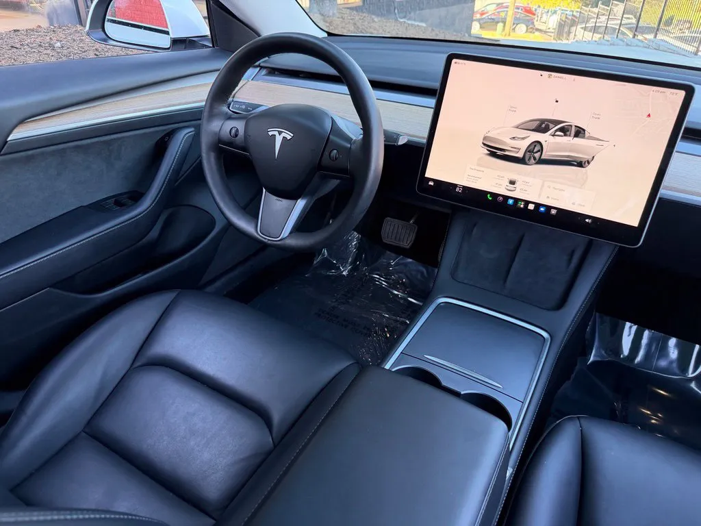Tesla Model 3 photo 41