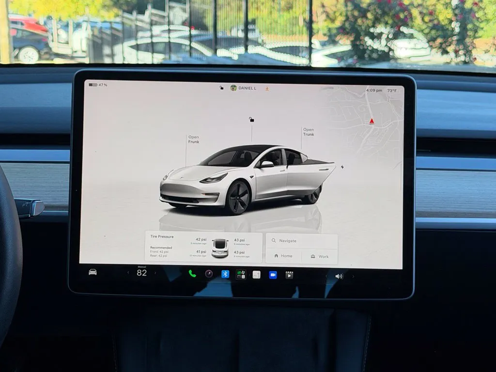 Tesla Model 3 photo 46