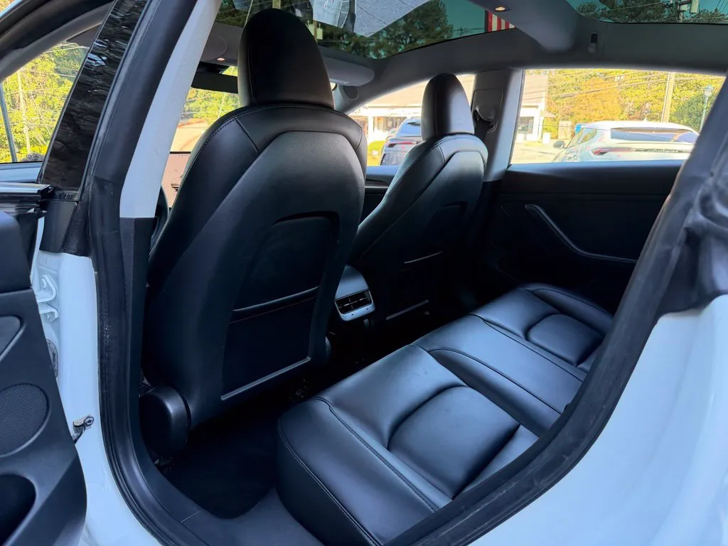 Tesla Model 3 photo 30
