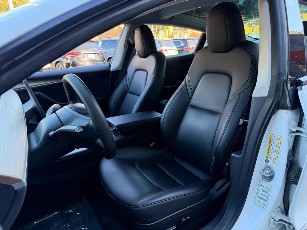 Tesla Model 3 photo 26