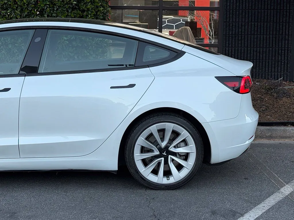 Tesla Model 3 photo 11