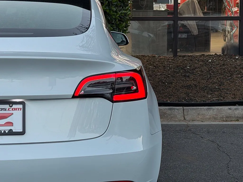 Tesla Model 3 photo 16
