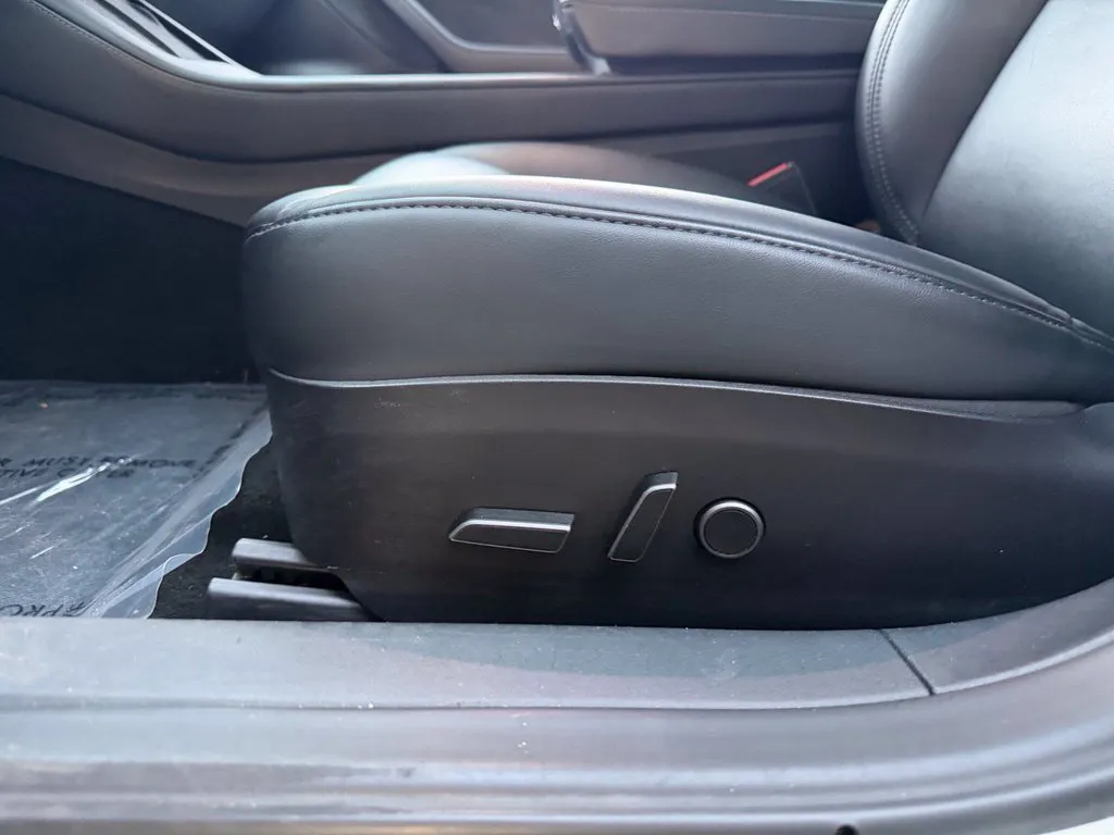 Tesla Model 3 photo 26