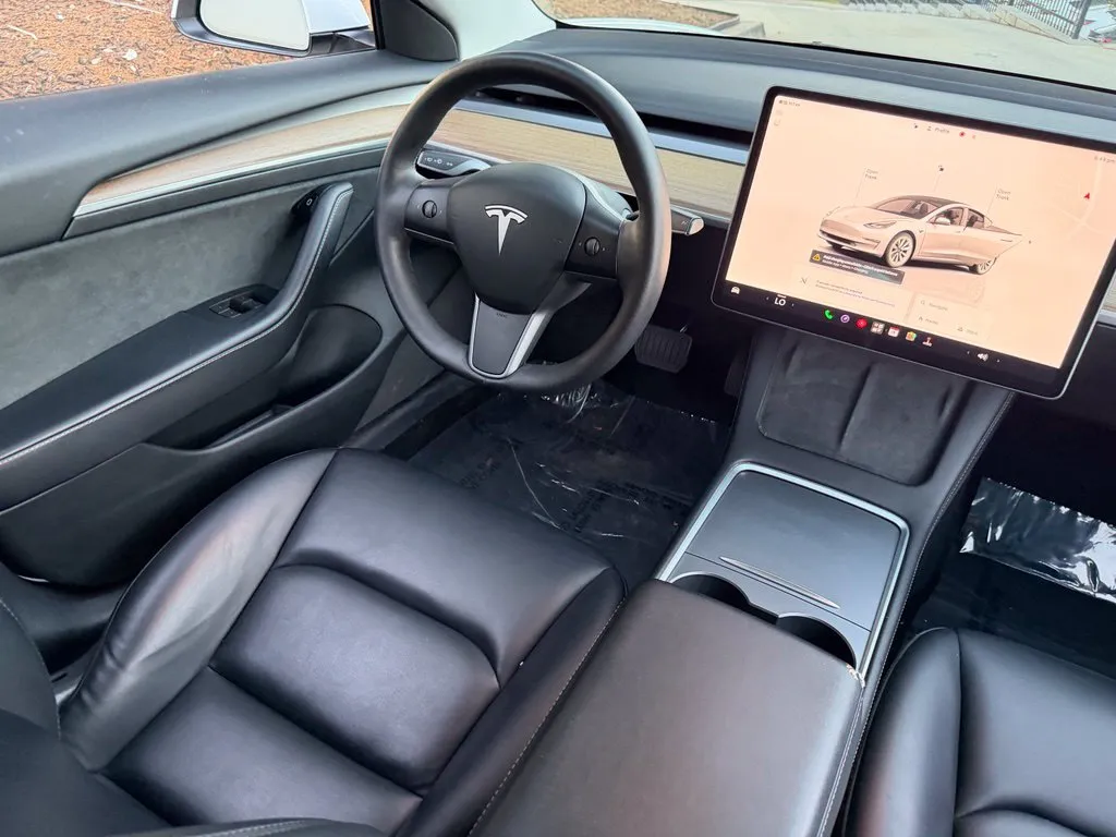 Tesla Model 3 photo 39