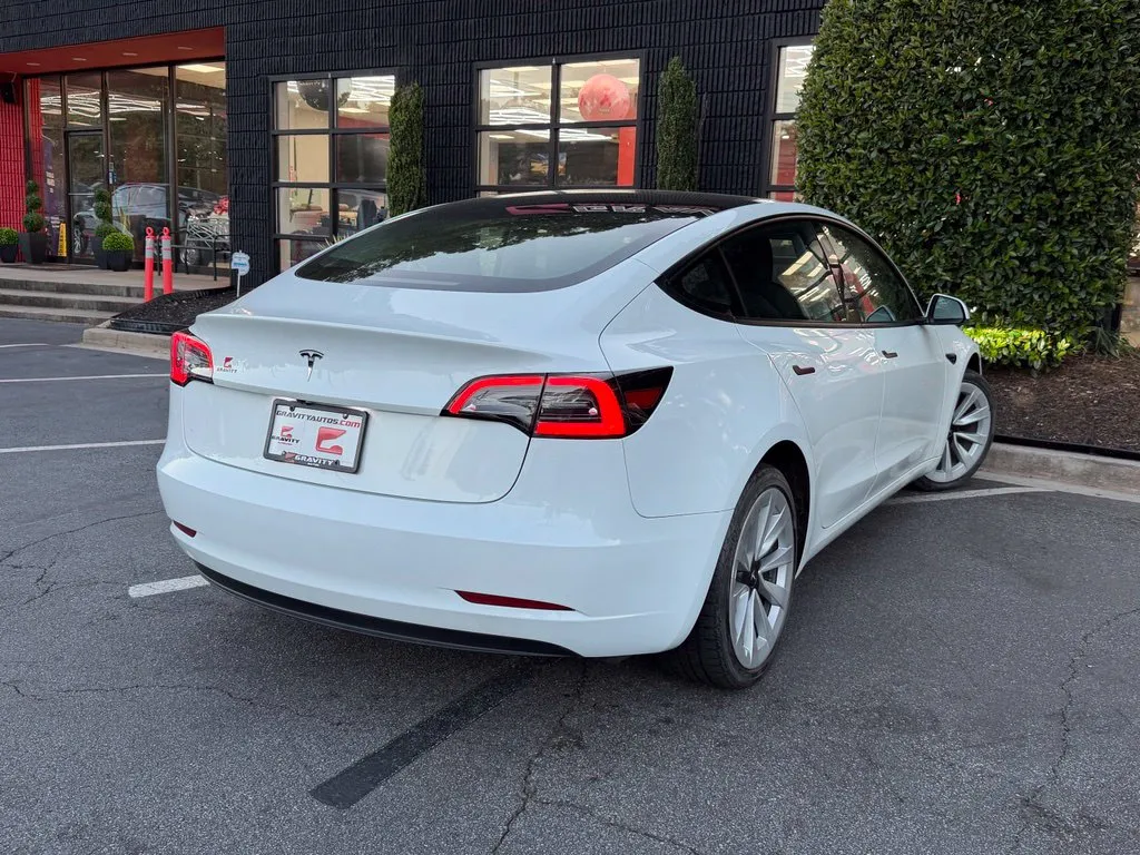Tesla Model 3 photo 12
